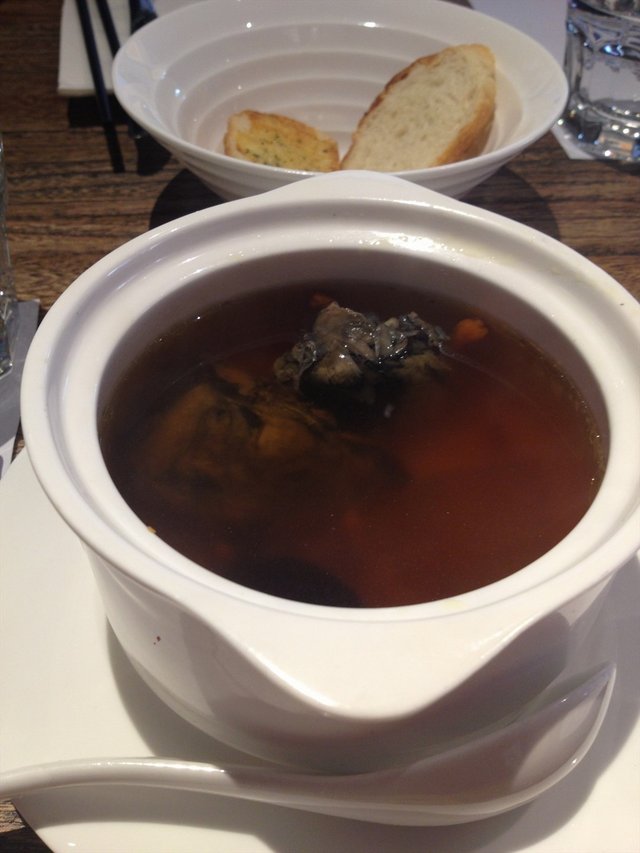 花菇花胶炖鸡