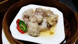 排骨这回没弄好吧， 看起来就油腻腻的， 吃起来也是满嘴油。