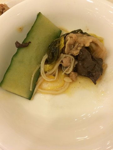 酸汤金菇煮肥牛