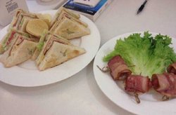 鲔鱼三明治