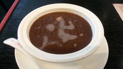 本来点绿豆沙的， 服务员说绿豆沙正在做， 所以换了红豆沙。 这完全就是一碗红豆味的水， 还尼玛齁甜齁甜的！