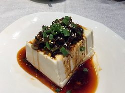 擂椒皮蛋豆腐