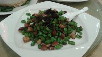 叉烧粒炒甜豆