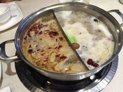 滋补鸳鸯锅  40元