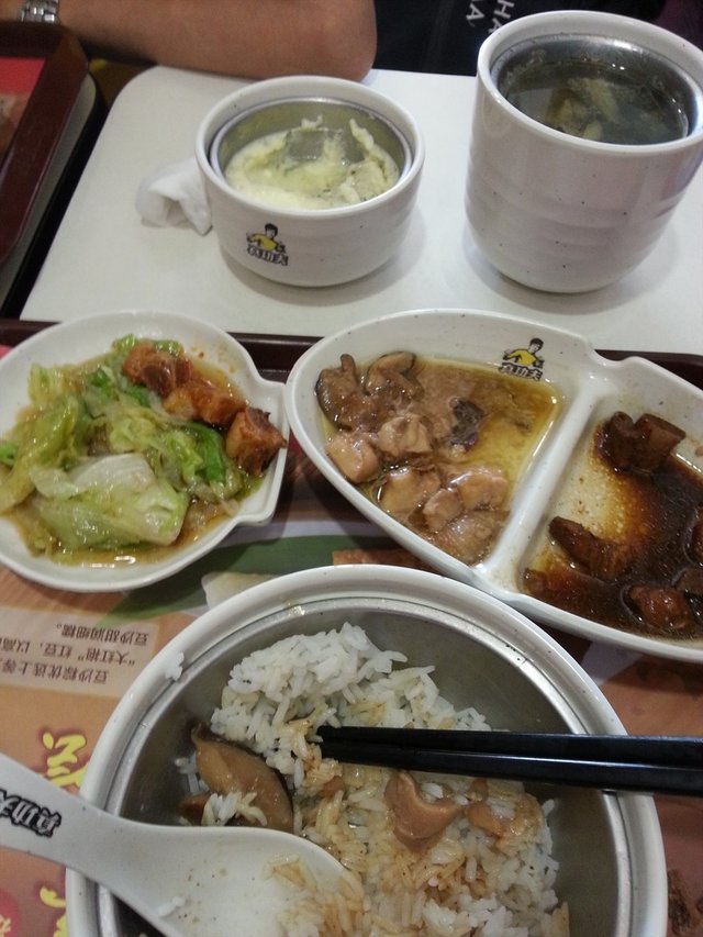 排骨鸡肉双拼饼
