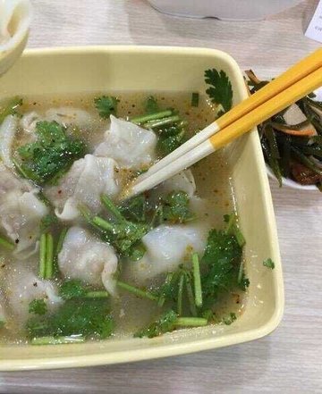 蛋黄虾仁馄饨