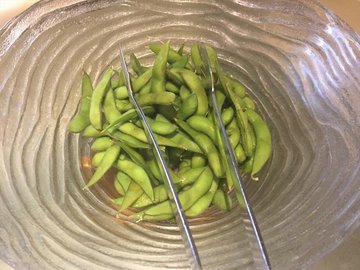 煮毛豆