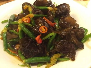 木耳炒蒜薹