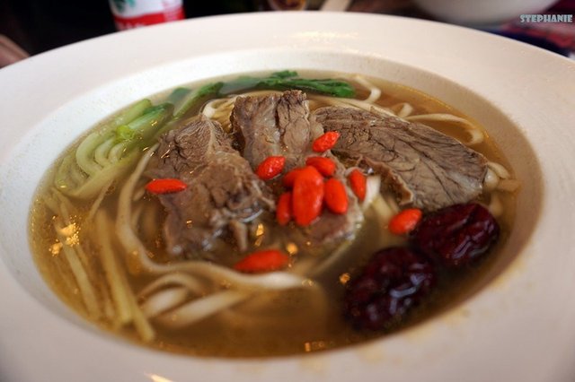 金牌养生牛肉面