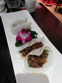 手卷薄饼羊肉