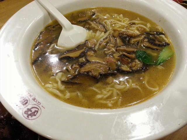 香菇卤肉面