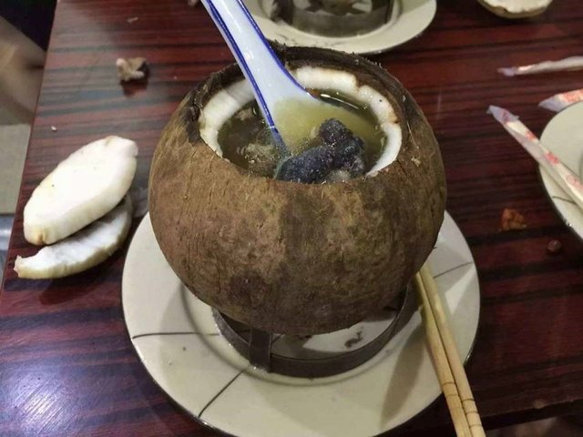 原只椰子炖竹丝鸡