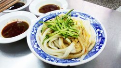 份量是不多的，味道不错，麻酱很纯很香！