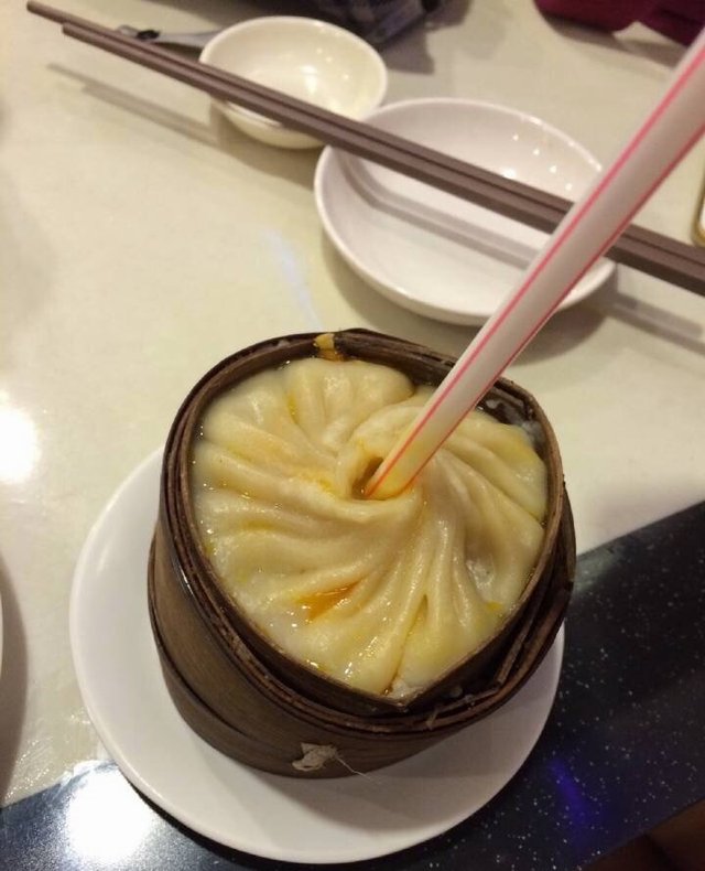 蟹黄灌汤包
