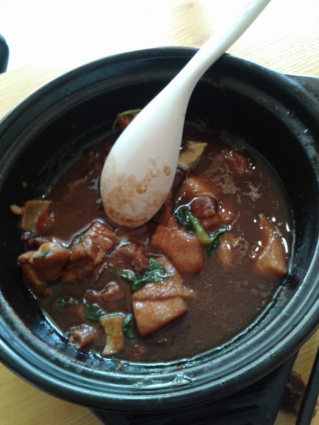 黄焖鸡米饭