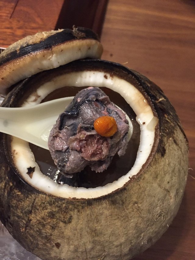 椰子炖乌鸡