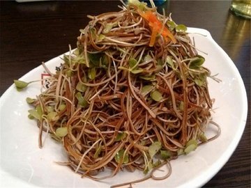 香椿苗拌豆腐丝