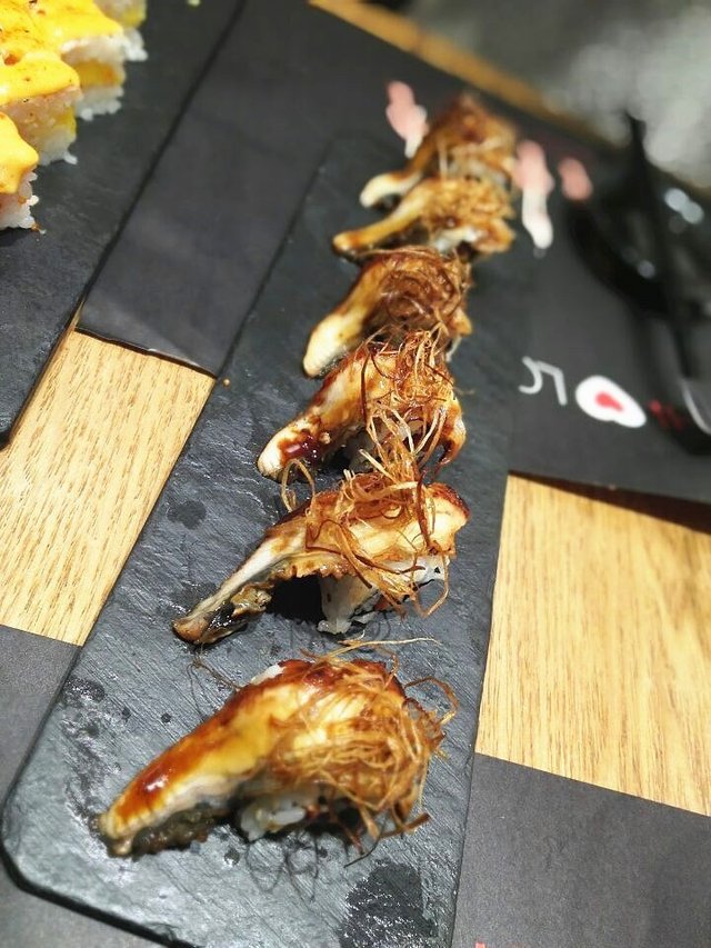 造型很吸引，鳗鱼看着很肥美