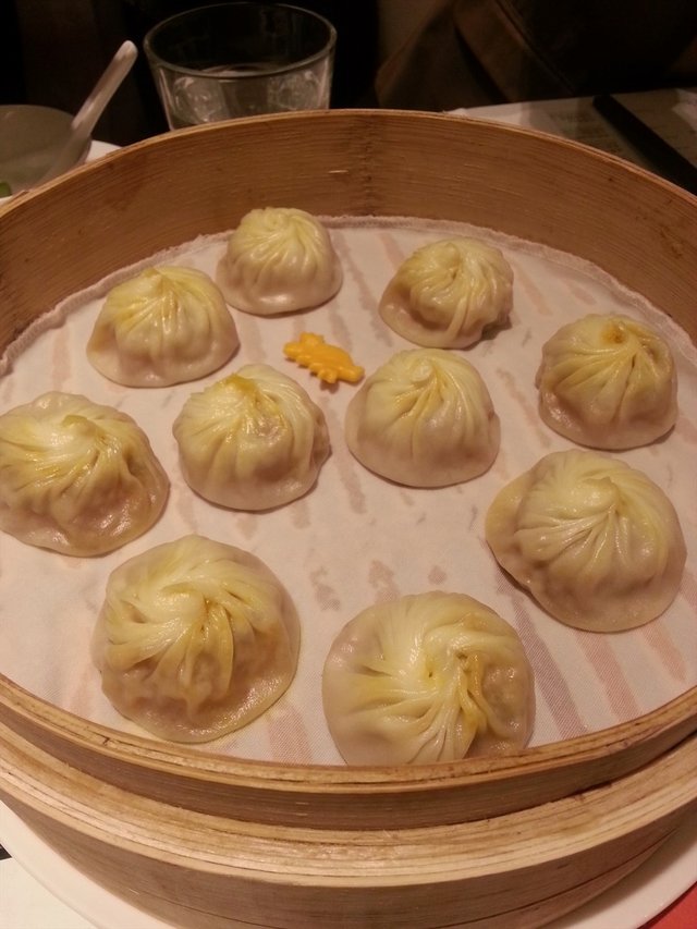蟹粉小笼包