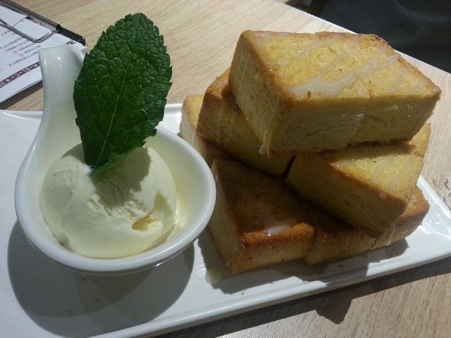 巨形多士配雪糕