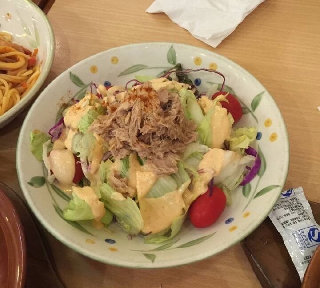 金枪鱼色拉