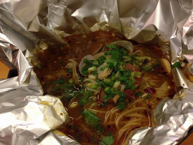 风味锡纸花甲米线