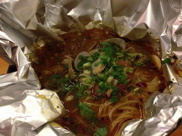 风味锡纸花甲米线