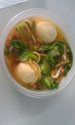 卤蛋米粉