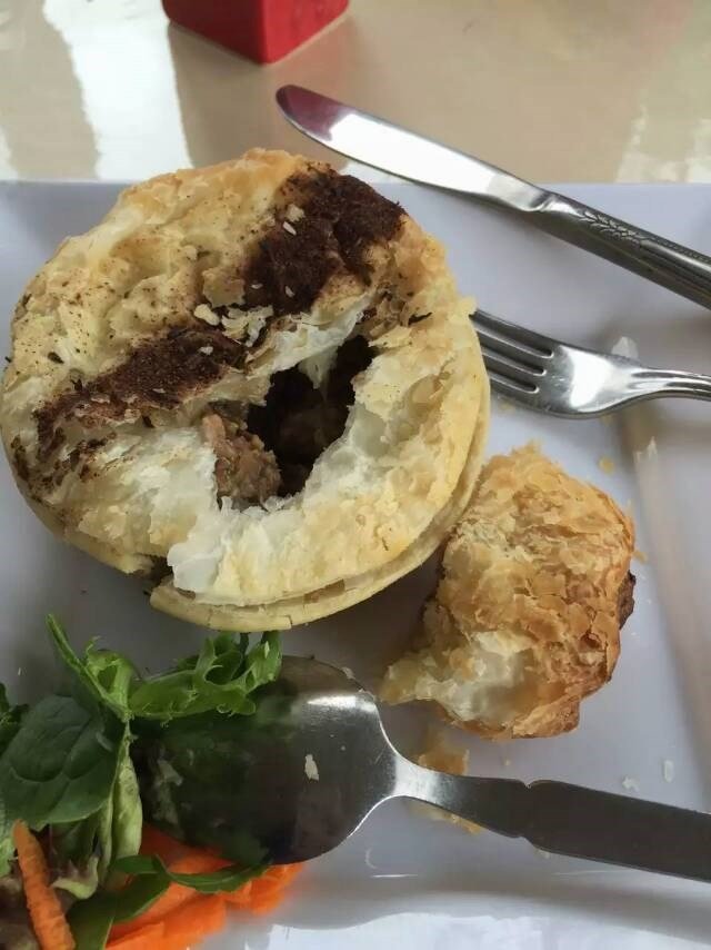 酥皮黄油烤肉堡