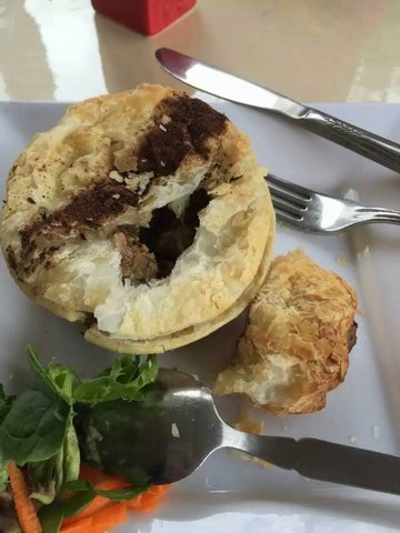 酥皮黄油烤肉堡