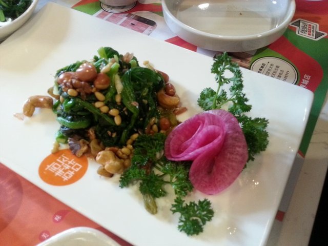 果仁菠菜