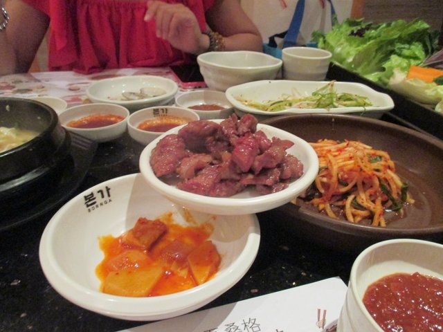 调牛排肉好有咬劲。肉汁充足。