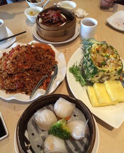菠萝海鲜炒饭