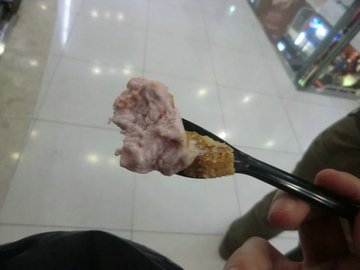 草莓冰淇淋