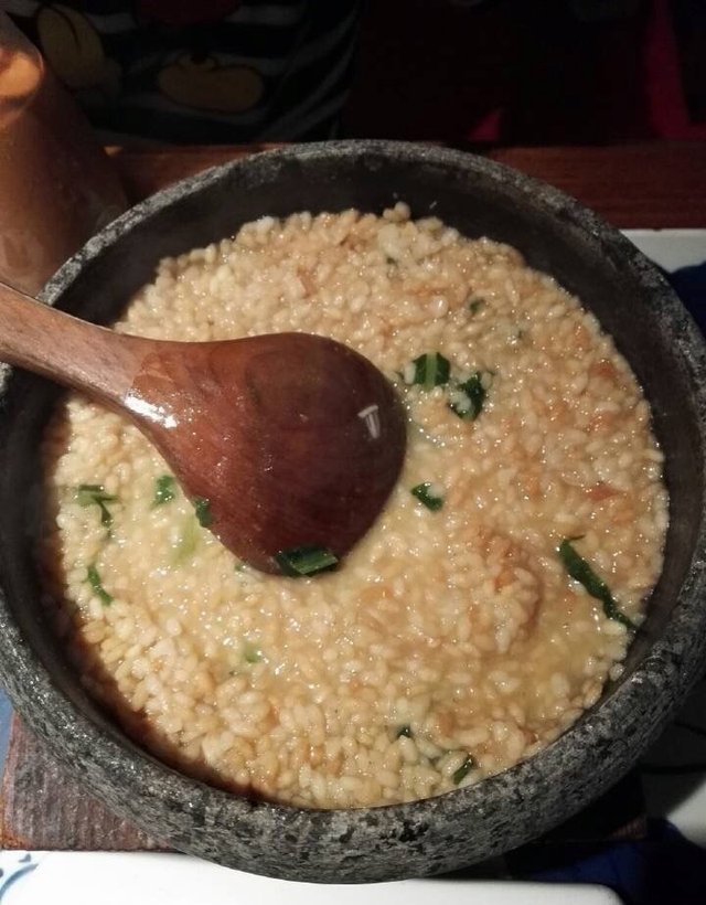 石锅沸腾饭