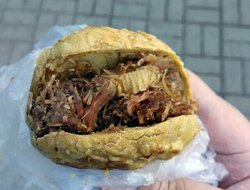 烧饼夹烧羊肉
