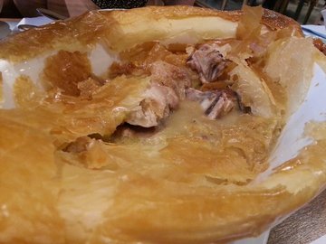 酥皮焗牛肝菌春鸡
