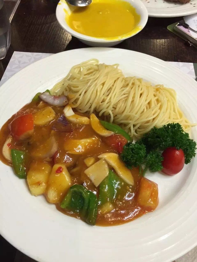 冬阴功鸡翼意粉