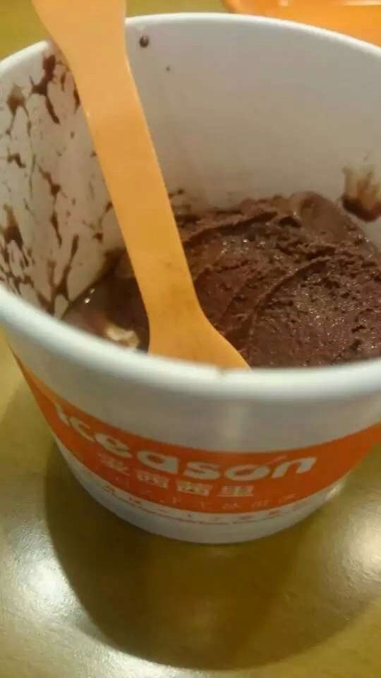 巧克力冰淇淋