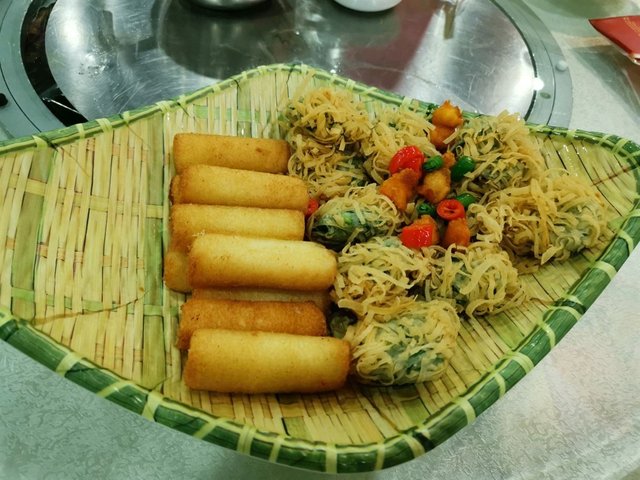 大良炸鮮奶配炸韮菜餅