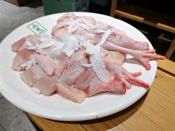 二至三人餐，有一只鸡