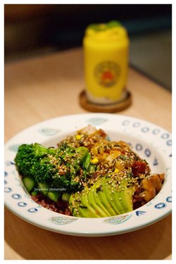 牛油果照燒雞邊腿雜糧飯