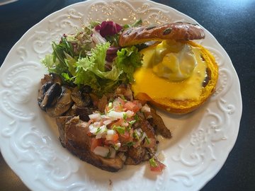 香煎鸡腿肉南瓜贝果全日餐